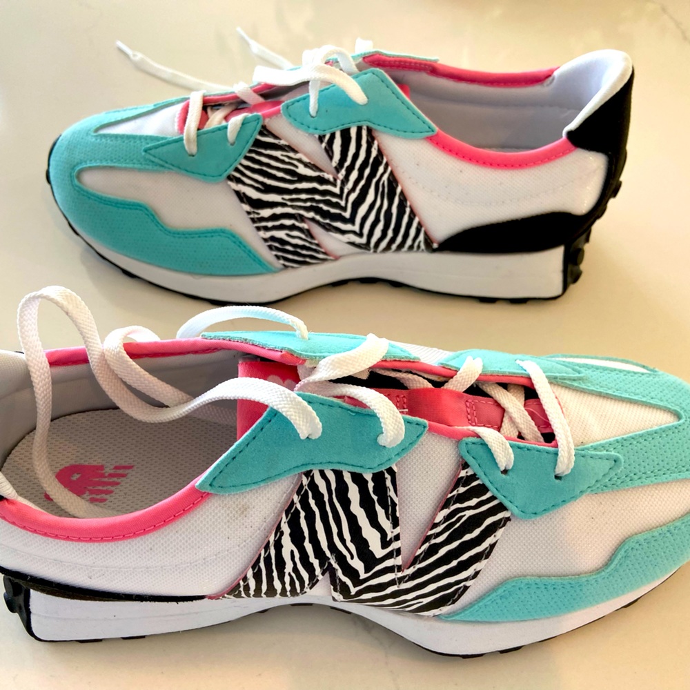 New Balance 327
Girls' Grade School